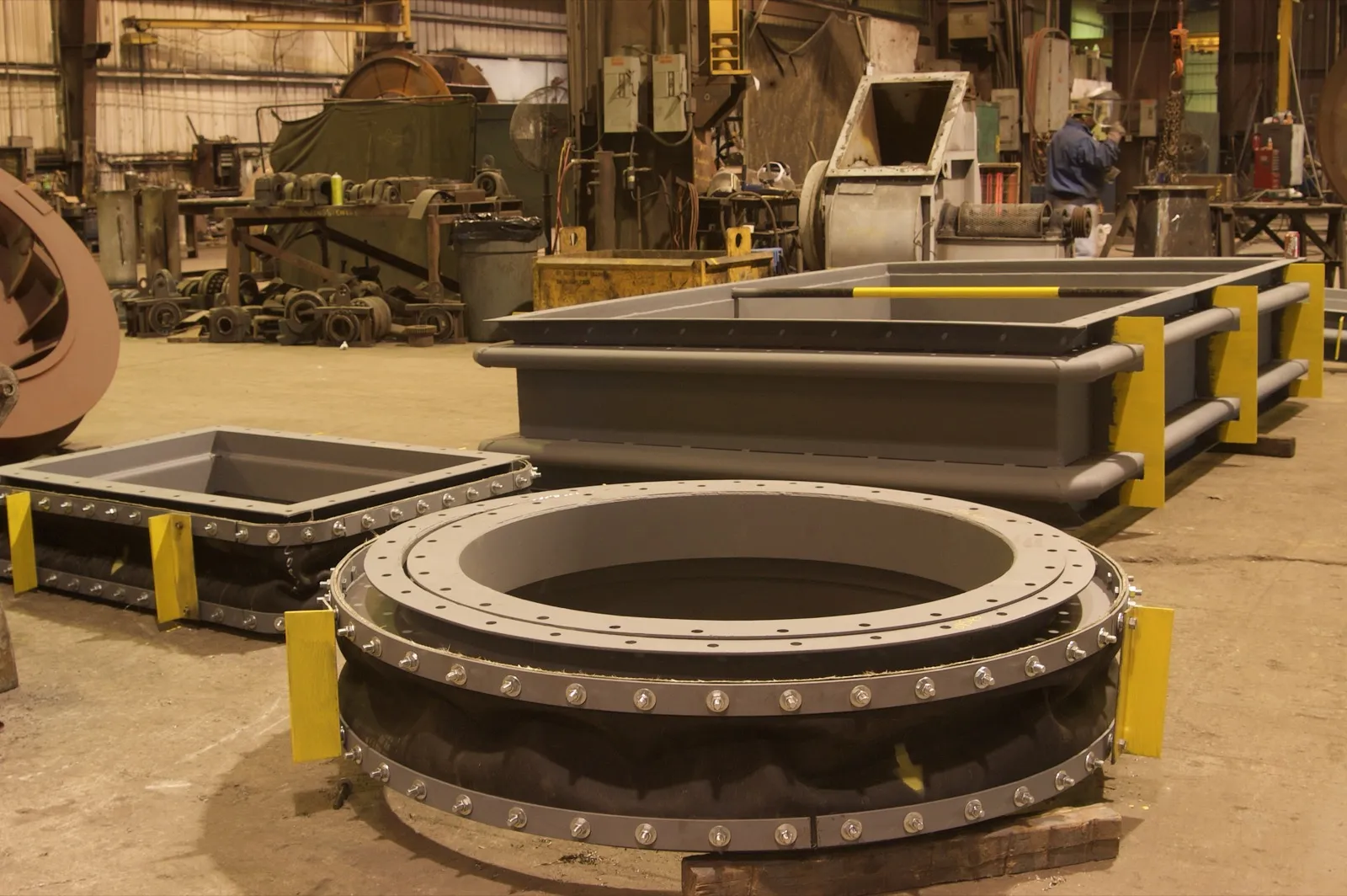 Fabric and metal expansion joint assembly built for thermal movement and vibration isolation